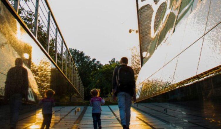 Dubai Frame with kids
