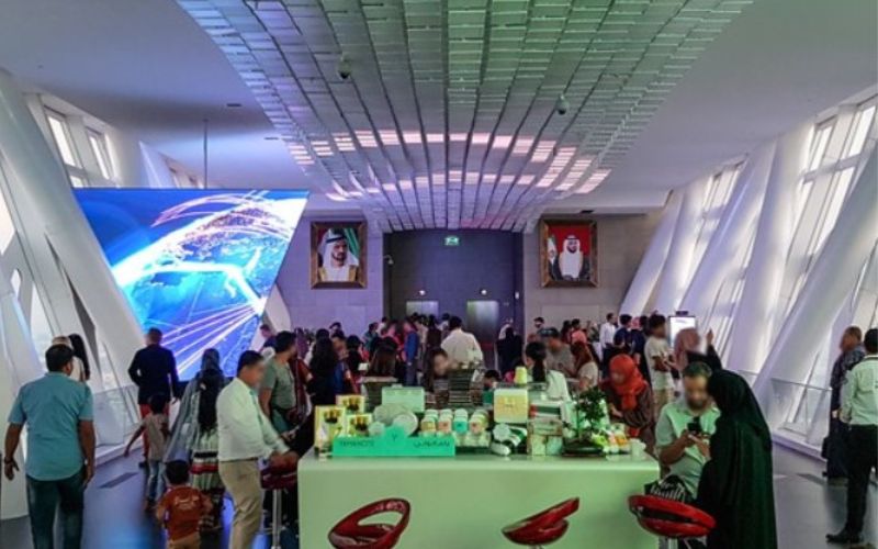 dining at Dubai Frame